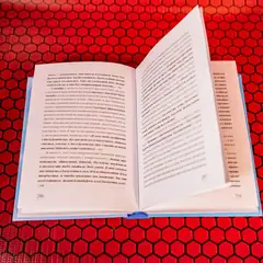 Обучающая книга в твердом переплете с небесно-голубой обложкой